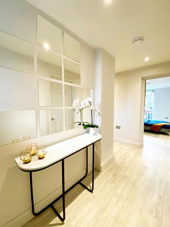 Perfect Central Location- 5 Minutes From Tower Bridge ! 8 Minutes Walk From Tube London Eksteriør billede