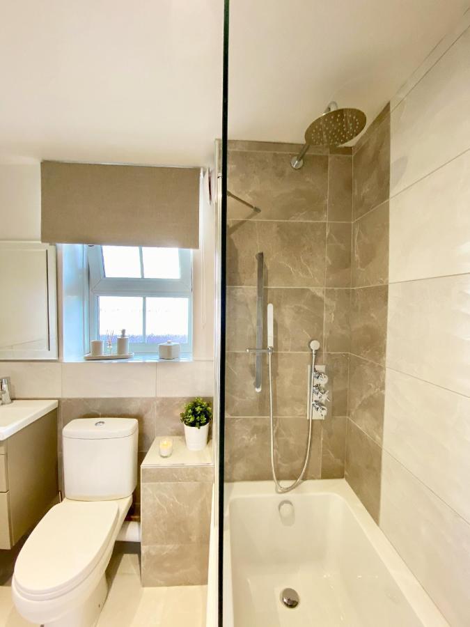 Perfect Central Location- 5 Minutes From Tower Bridge ! 8 Minutes Walk From Tube London Eksteriør billede